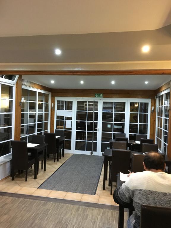 Village Hotel เลาเซนเฮาเซน ภายนอก รูปภาพ
